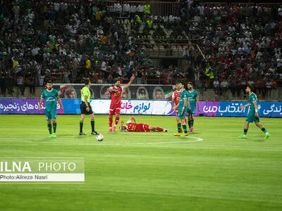 دیدار تیم‌های فوتبال شمس آذر و پرسپولیس در قزوین