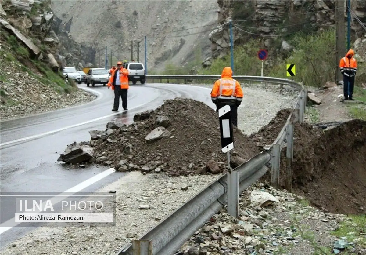 فشم پاکسازی شد/ بارش باران در چهار محور کشور