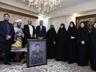 دیدار وزیر امور خارجه با خانواده شهدای دیپلمات فاجعه منا