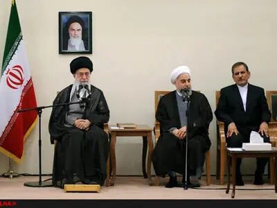 قائد الثورة الاسلامیة یستقبل رئیس الجمهوریة وأعضاء هیئة الوزراء