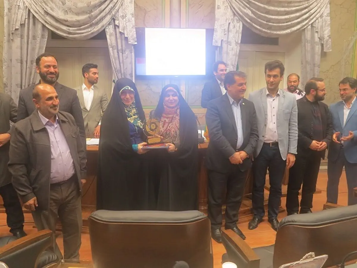 تقدیر از برگزیدگان مسابقه عکاسی رشت برفی 