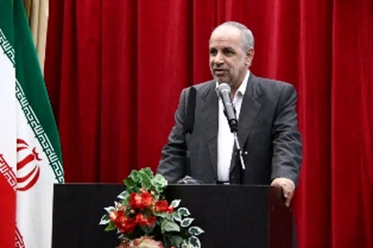 خروجی مراکز آموزشی، کاربردی نیست