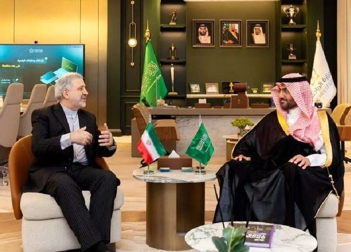 السفير الإيراني لدى الرياض يلتقي نائب وزير الرياضة السعودي