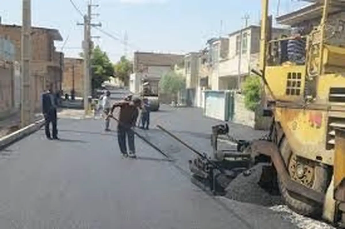اجرای عملیات مرمت آسفالت و بهسازی جداول سطح منطقه یک ارومیه