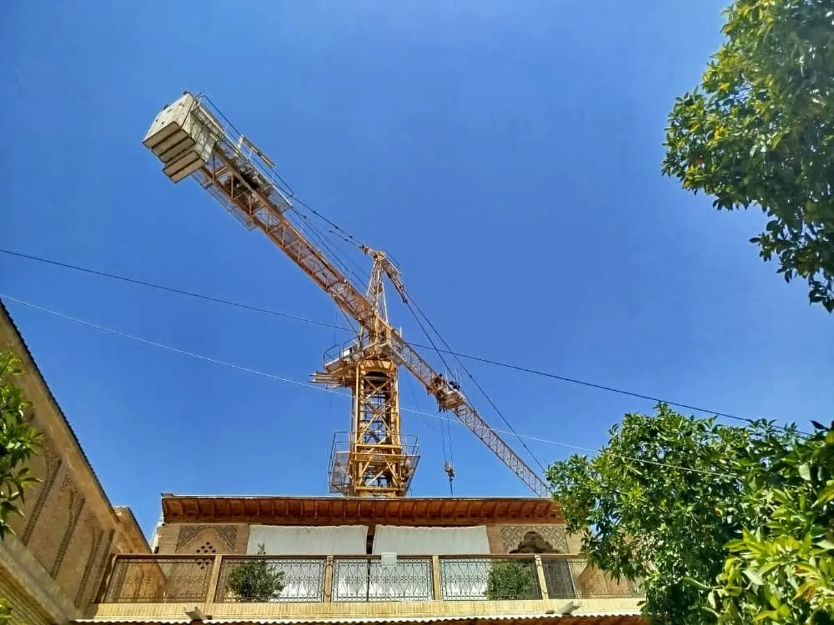 دست دراز «تاورکرین» همچنان در آسمان خانههای تاریخی شیراز میچرخد