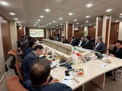 بررسی وضعیت پیشرفت پروژه گندله‌سازی کردستان و پروژه بخار نیروگاه سمنان در هلدینگ «ومعادن»