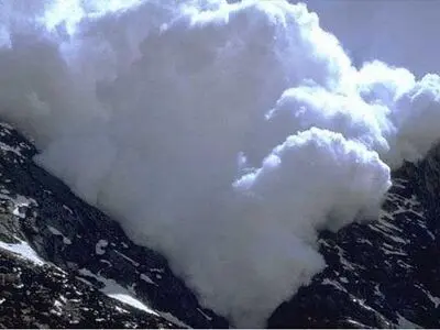 مدیر راهداری شرق استان تهران بر اثر ریزش بهمن آبعلی جانباخت