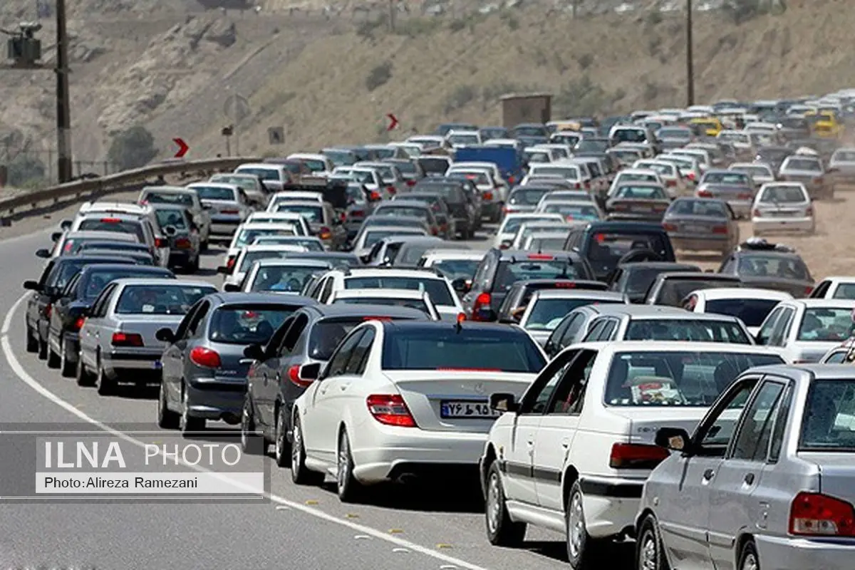 بارش باران و ترافیک نیمه سنگین در جادههای کشور