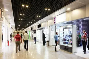 بازار موبایل شیراز در تنگنای تقاضا/ برخی گوشی‌ها طی یک هفته ۲۰ درصد گران شدند / از گوشی ۲۵ میلیونی تا پرچمدار ۵۰۰ میلیونی
