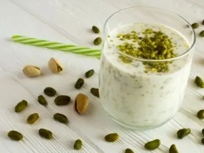 طرز تهیه شیر پسته با طعمی باور نکردنی 