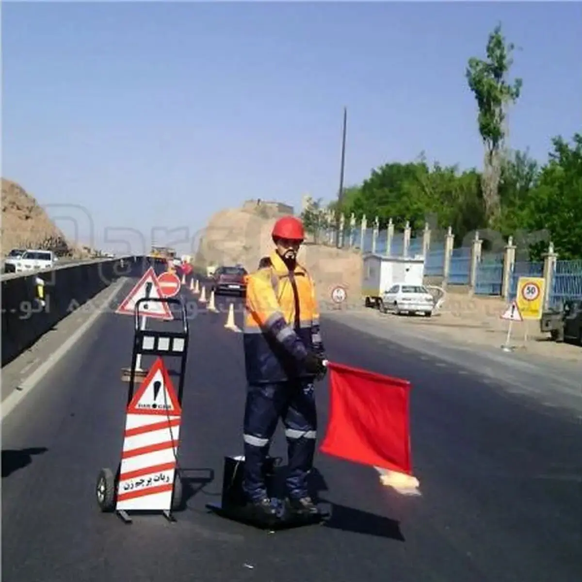 مرگ یک کارگر پرچم زن در برخورد با خودرو نیسان