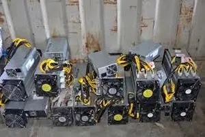  کشف ۱۰ دستگاه ماینر استخراج ارز دیجیتال غیر مجاز در خرم آباد 