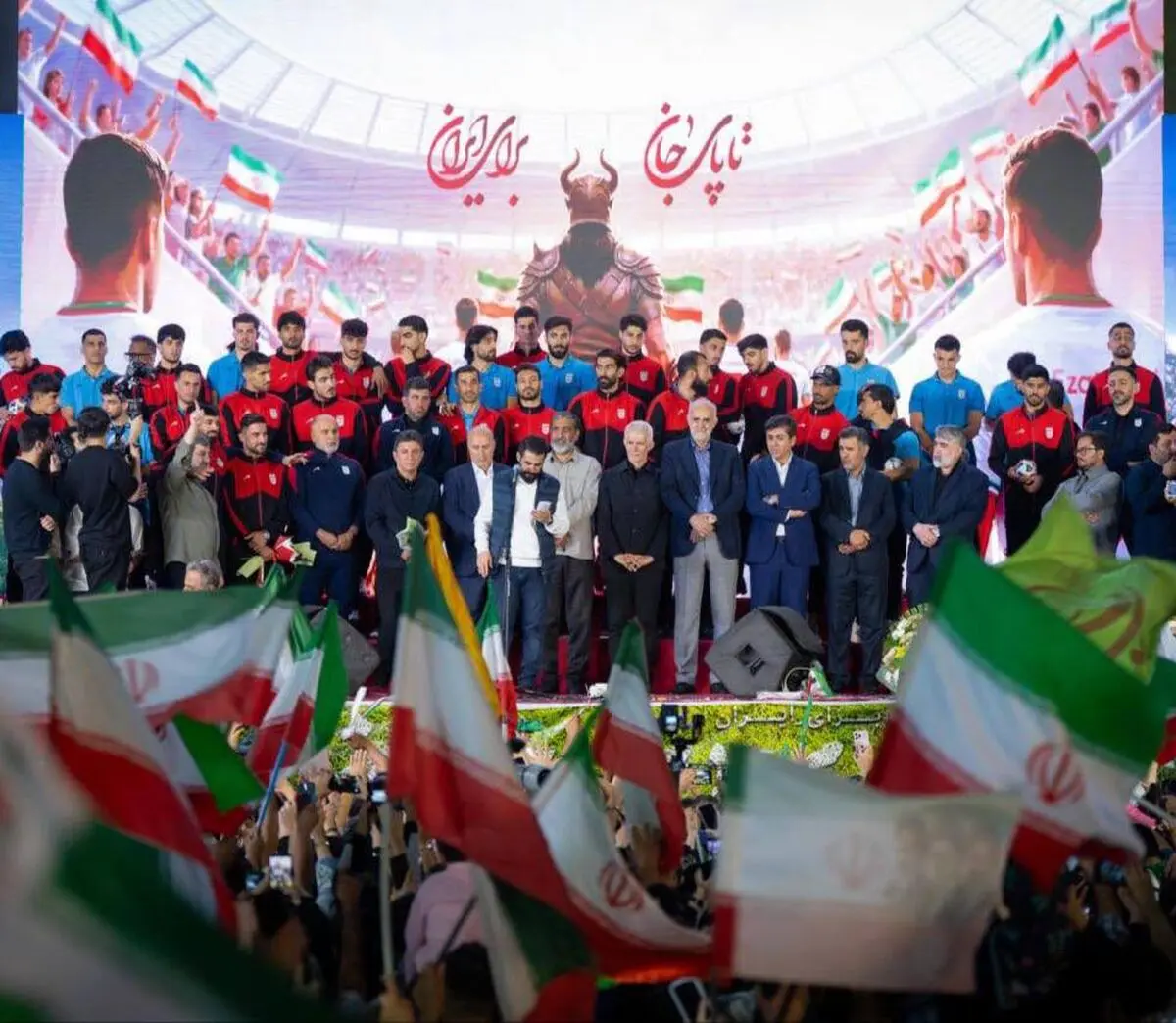 میدان انقلاب تهران مبدأ پرواز ایران به جام‌جهانی