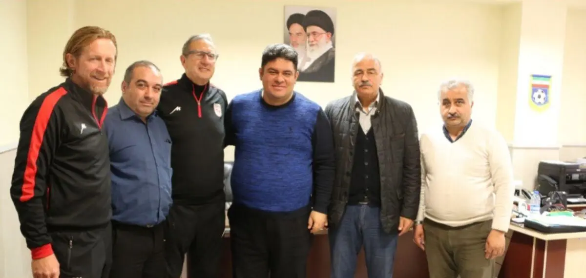 مشکل تراکتورسازی حل شد؛ ثبت قرارداد لیکنز و بازیکنان در هیات فوتبال (تصاویر)