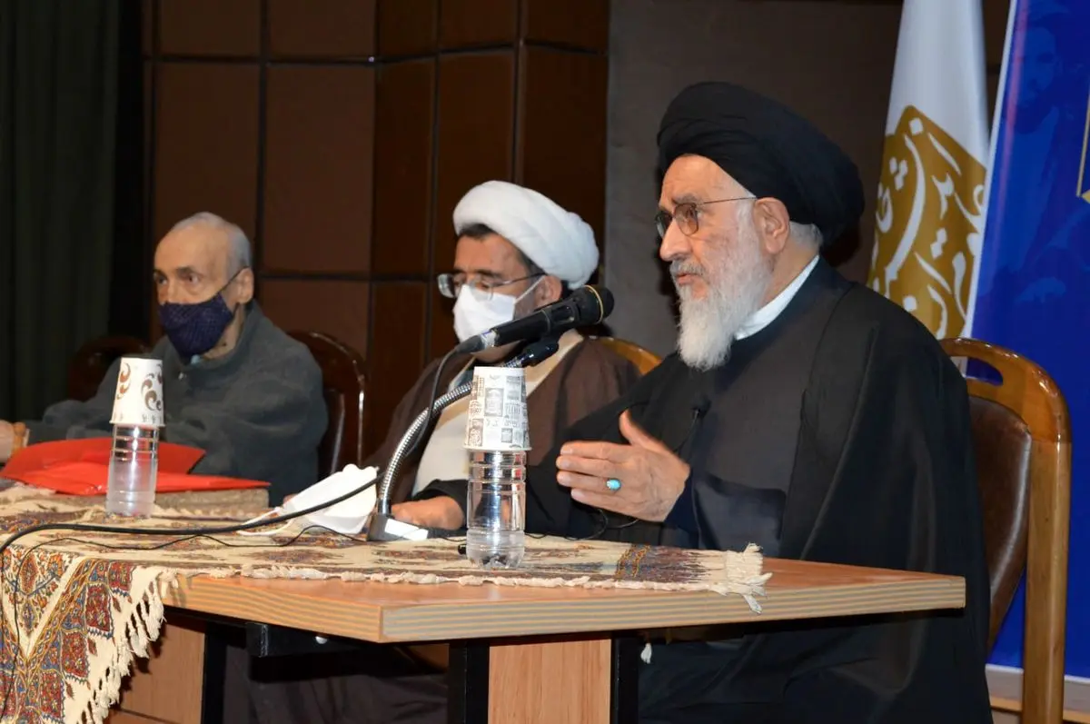 تاکید آیت الله حائری بر اینکه حوزه جای درس و تحقیق و اعتدال است نه سیاست/ چالش امروز حوزه حفظ استقلال آن است