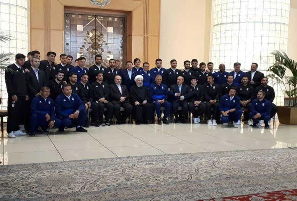 دکتر روحانی: باید به گونه‌ای بازی کنیم که از مسابقات سربلند بیرون بیاییم/ دعای مردم پشت سرتان خواهد بود
