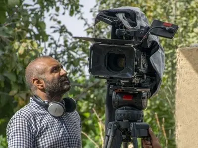 «خانه ماه» راهی لندن شد