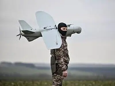 لحظه برخورد پهپاد اوکراینی به سواره نظام روس + فیلم