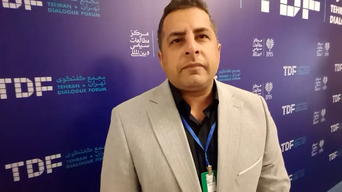 وجهه صلحطلبی ایران تأثیر مثبتی بر افکار عمومی خواهد گذاشت/ مواضع متناقض طرف مقابل دست و پای خودشان را در مذاکرات میبندد