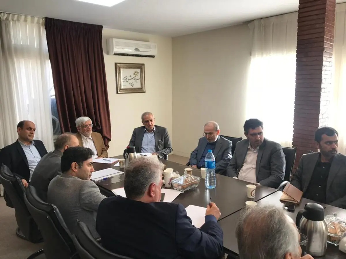 عارف: ماندگاری نظام با ماندگاری گفتمان اصلاحات یکی است/ توفیقی: مسئولان کشور نیاز به تزریق افکار جدید دارند
