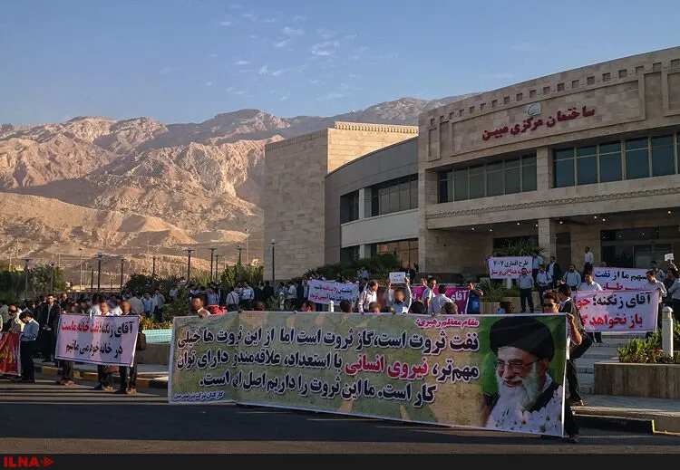 کارکنان پتروشیمی مبین هم زنجیره انسانی تشکیل دادند
