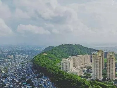 مرز بین فقیر و غنی در بمبئی+عکس