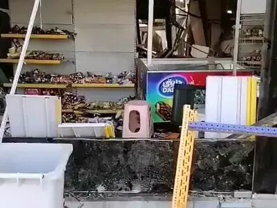 مغازه‌ای در بندر شهید رجایی دست‌نخورده باقی مانده + فیلم
