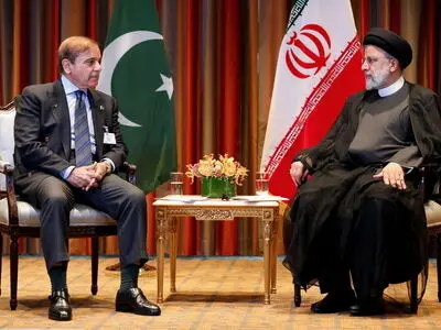 President: Iran-Pakistan relations based on age old cultural commonalties