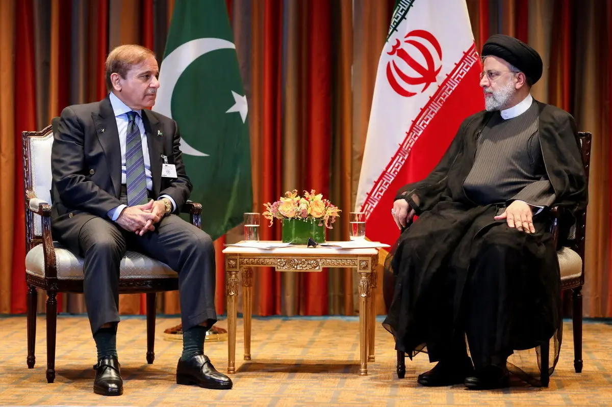 President: Iran-Pakistan relations based on age old cultural commonalties