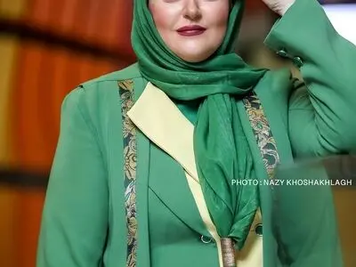 ‌پناه گرفتن نعیمه نظامدوست و مادرش هنگام شنیدن صدای انفجار/فیلم