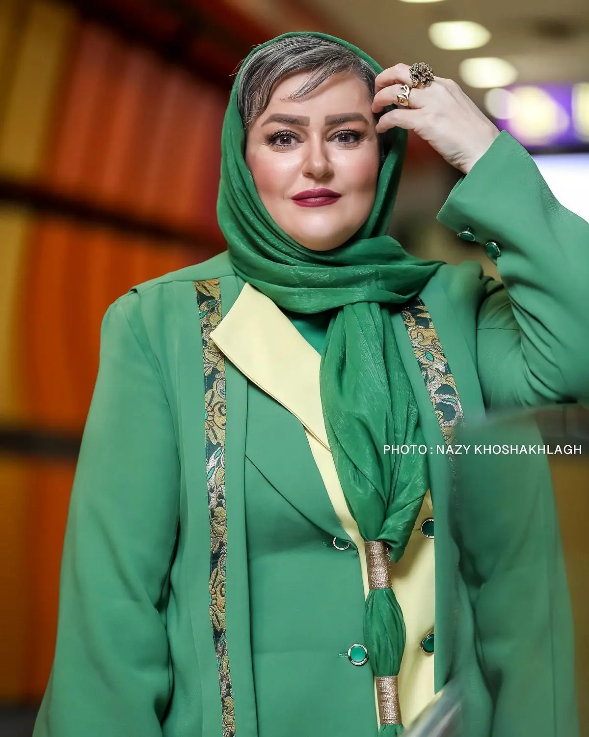 ‌پناه گرفتن نعیمه نظامدوست و مادرش هنگام شنیدن صدای انفجار/فیلم