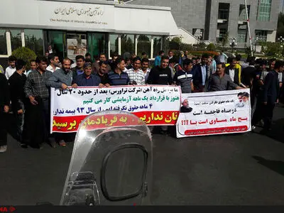 پایان اعتراض دو روزه کارگران تراورس در تهران/ مسئولان قول پیگیری دادند 