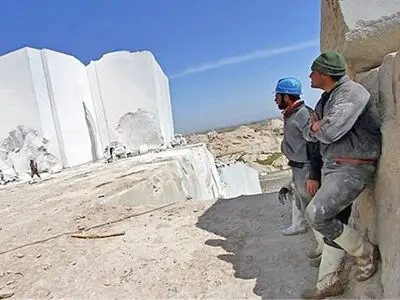 فعالیت معدن سنگ کردآباد تفت با ۵۰ کارگر متوقف شد