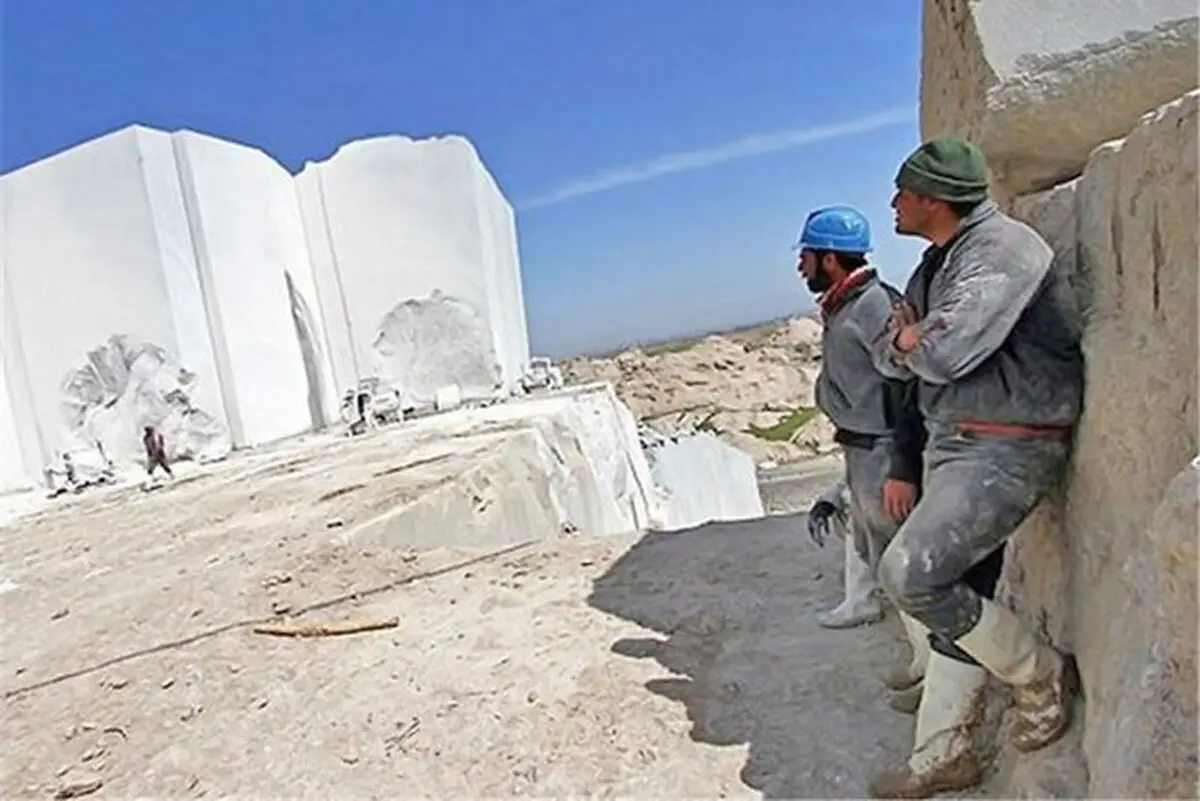 فعالیت معدن سنگ کردآباد تفت با ۵۰ کارگر متوقف شد