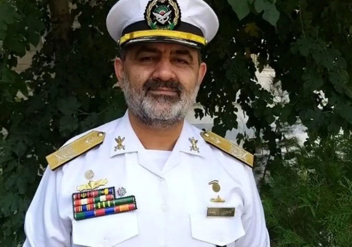 دریادار ایرانی دریافت نشان فتح را به فرمانده کل ارتش تبریک گفت