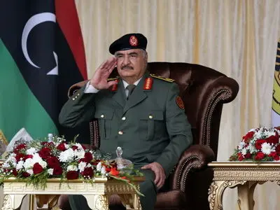 سفیر آمریکا با خلیفه حفتر دیدار می‌کند

