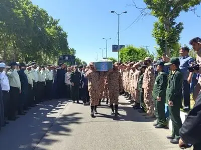 پیکر مطهر سرباز وظیفه حسین ظفری با حضور باشکوه مردم در نهاوند تشییع شد