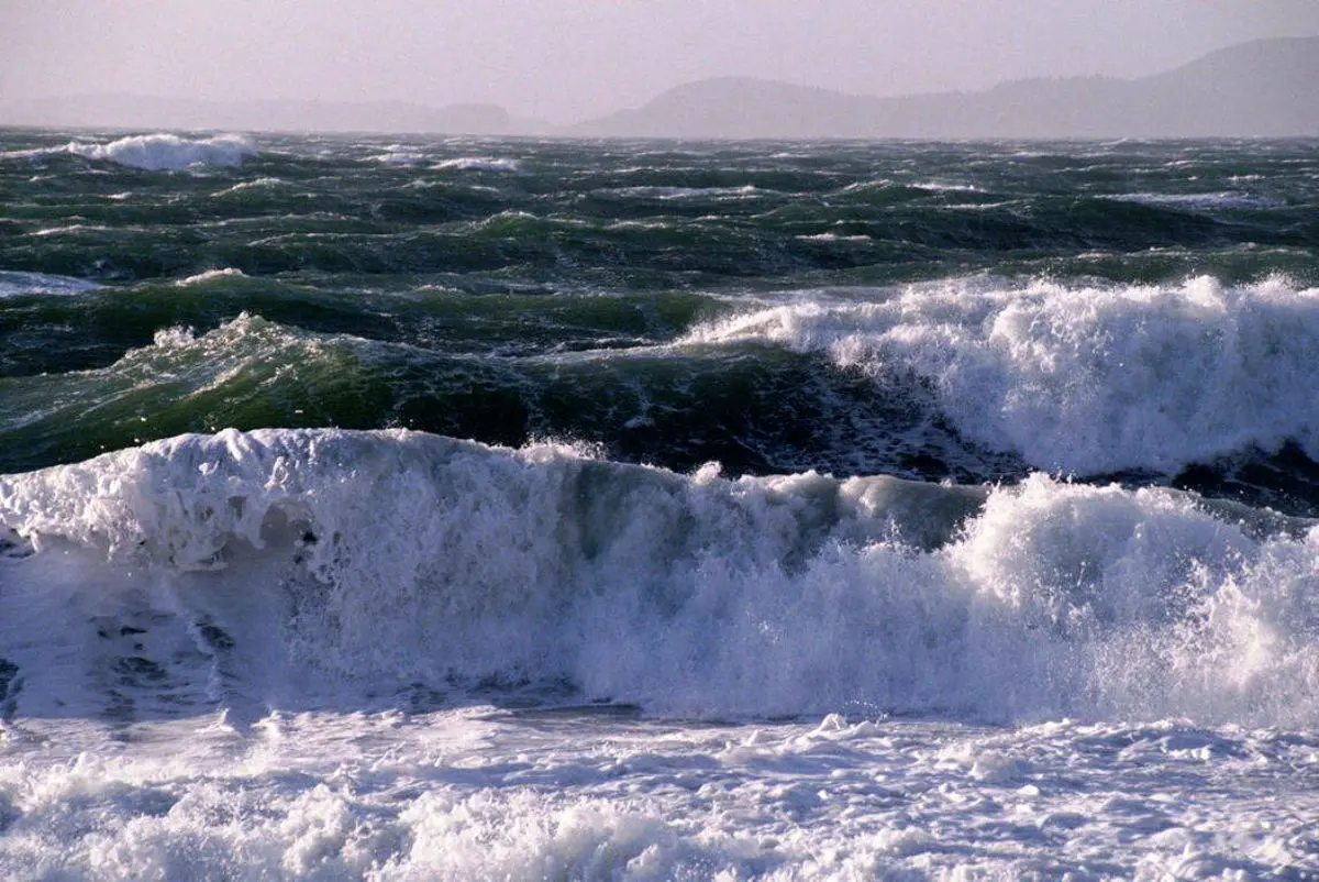 دریای خزر در دو روز آینده مواج است