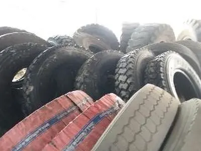 محموله ۱۰ میلیاردی لاستیک قاچاق در بندرعباس