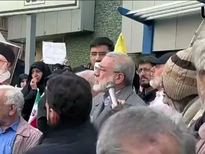 تجمع کفن پوشان را اصولگرایان هم گردن نگرفتند/ معلوم نیست هویت این افراد چیست