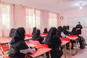 تصویر وایرال شده از پوشش متفاوت کارکنان و دانش آموزان یک مدرسه دخترانه