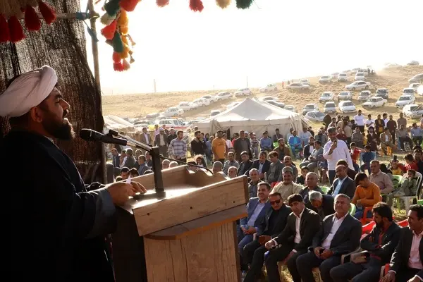 در مارگون بخاطر ۲۰۰ متر لوله، روستاییان یک ماه است آب خوردن ندارند/ والله عشایر ما یک دختر بی حجاب ندارد در مارگون بخاطر ۲۰۰ متر لوله، روستاییان یک ماه است آب خوردن ندارند/ والله عشایر ما یک دختر بی حجاب ندارد