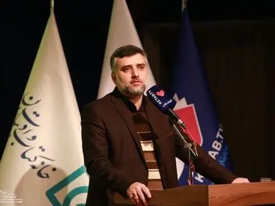 شعر زبان گفت‌وگوی ما ایرانیان است