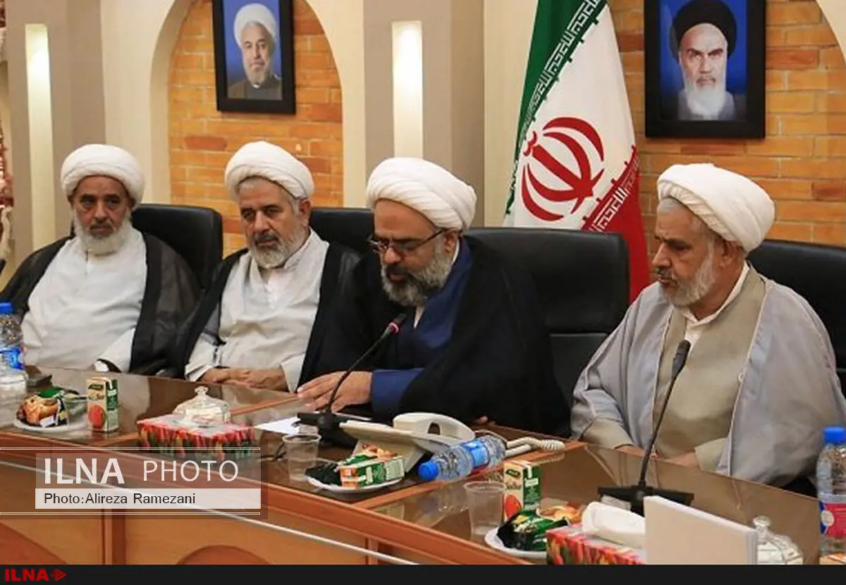 روحانیت برای کاهش آسیب‌های اجتماعی به دولت کمک کند