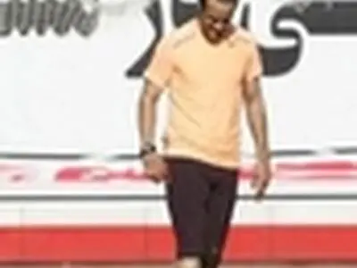 علی کریمی به مستطیل سبز بر نمی‌گردد؛ جادوگر در حوالی نیمکت‌سرخ