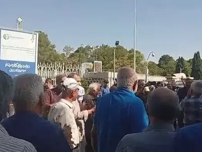 ادامه تجمع بازنشستگان مخابرات در چند استان