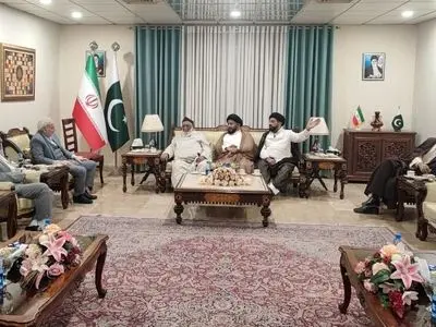 رئیس مدارس شیعه پاکستان: در کنار مردم و رهبری ایران ایستاده‌ایم