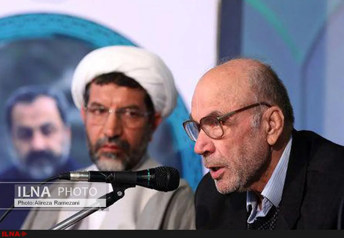 از دلِ هیچ فلسفهای مستقیما سیاست بهوجود نمیآید