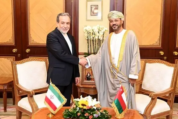 في عشق آباد.. عراقجي يلتقي نظيره العماني