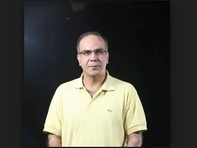 کوروش نریمانی با نمایشی کمدی به عمارت نوفل‌لوشاتو می‌رود